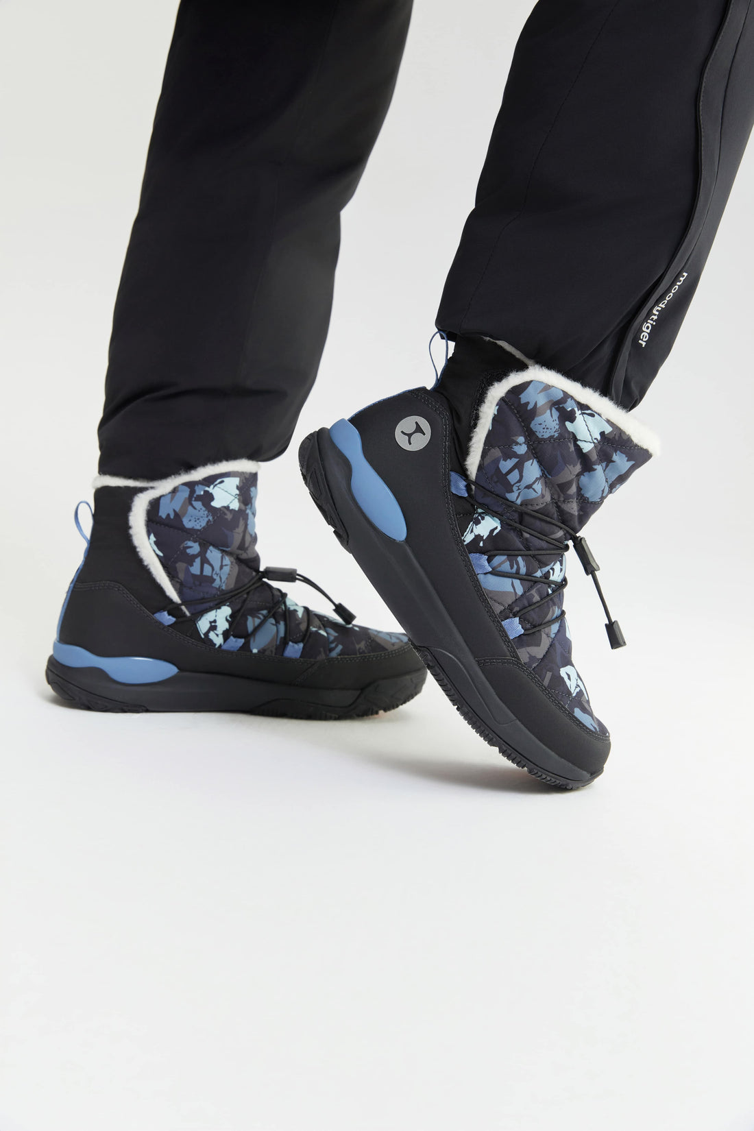 **Cluster Black**