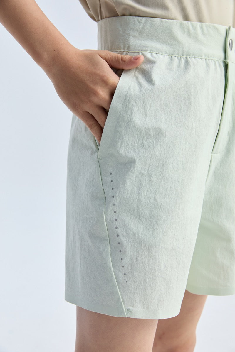 **Pale mint**