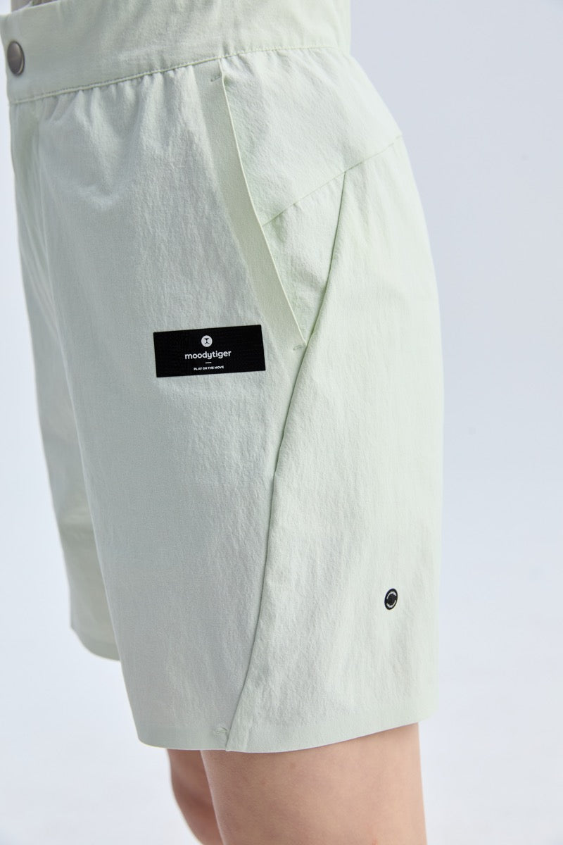 **Pale mint**