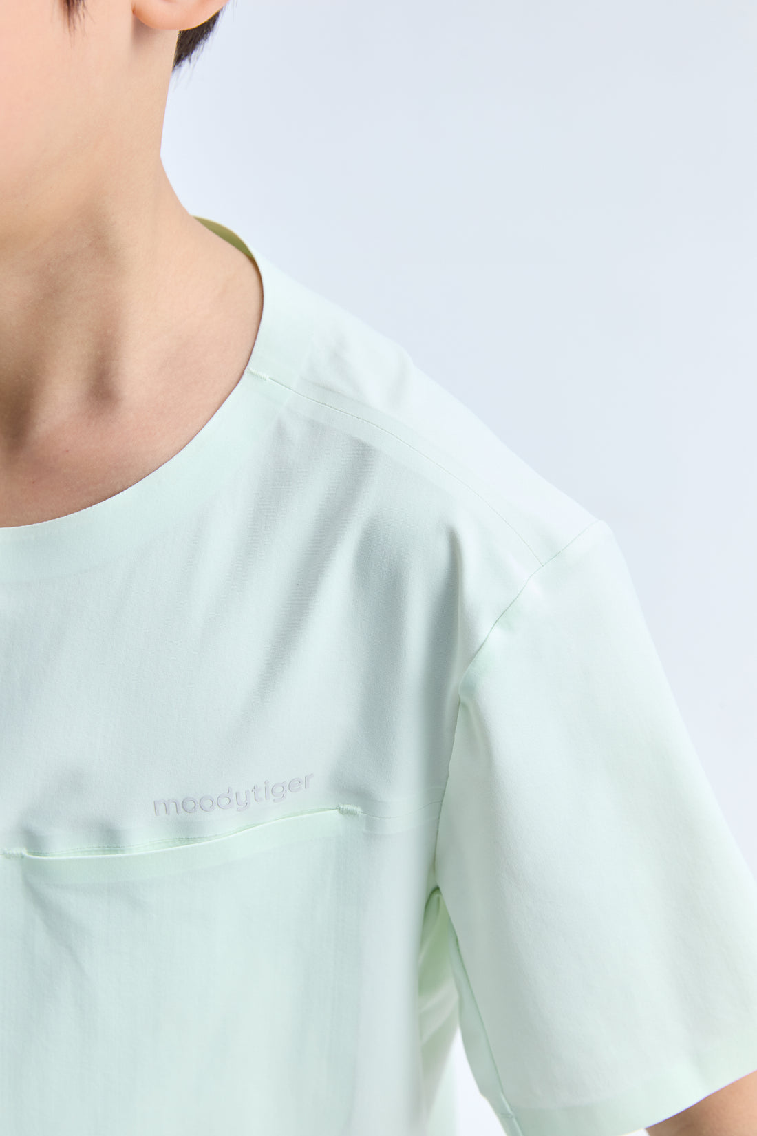 **Pale mint**