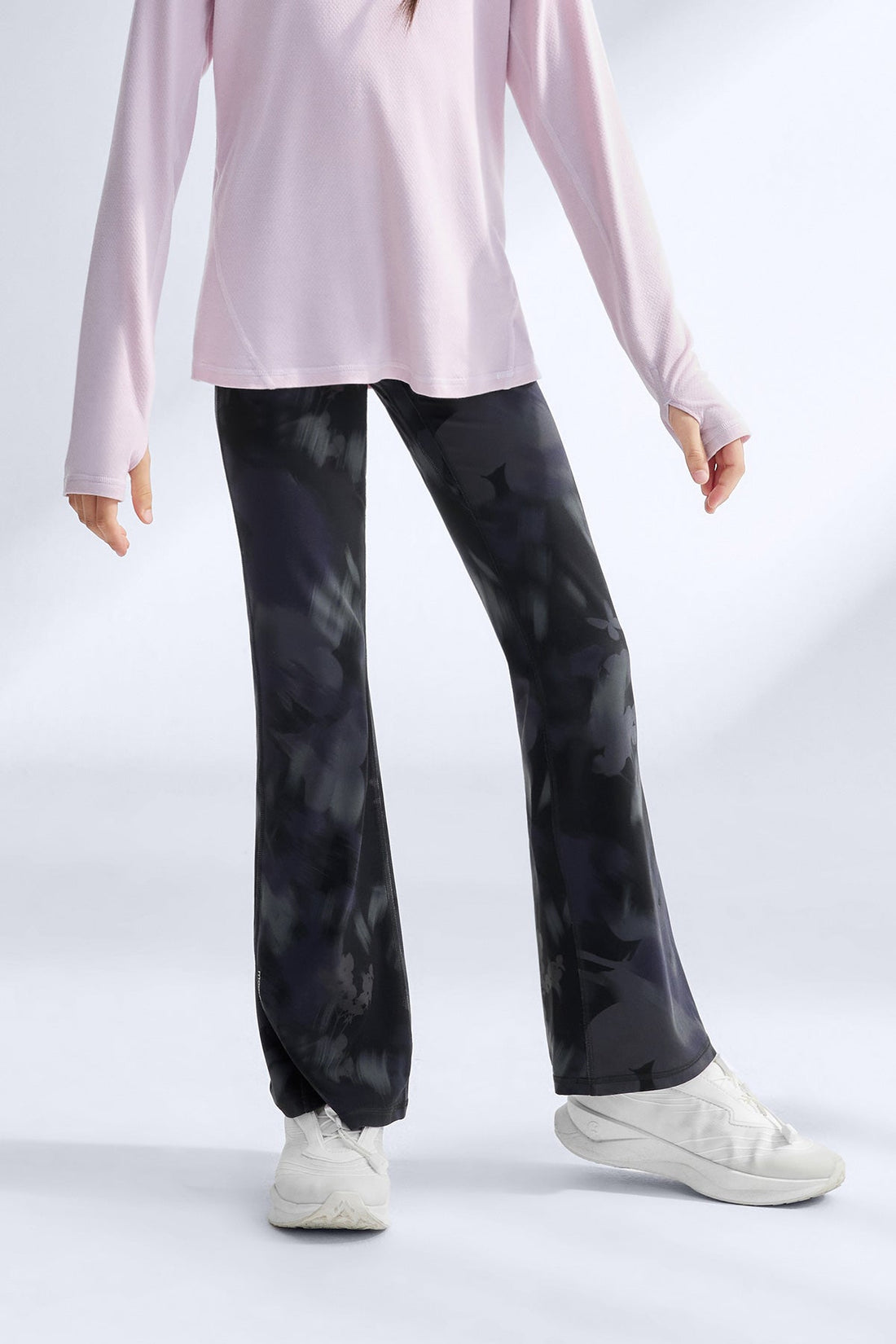 **Bloom Romance Black**