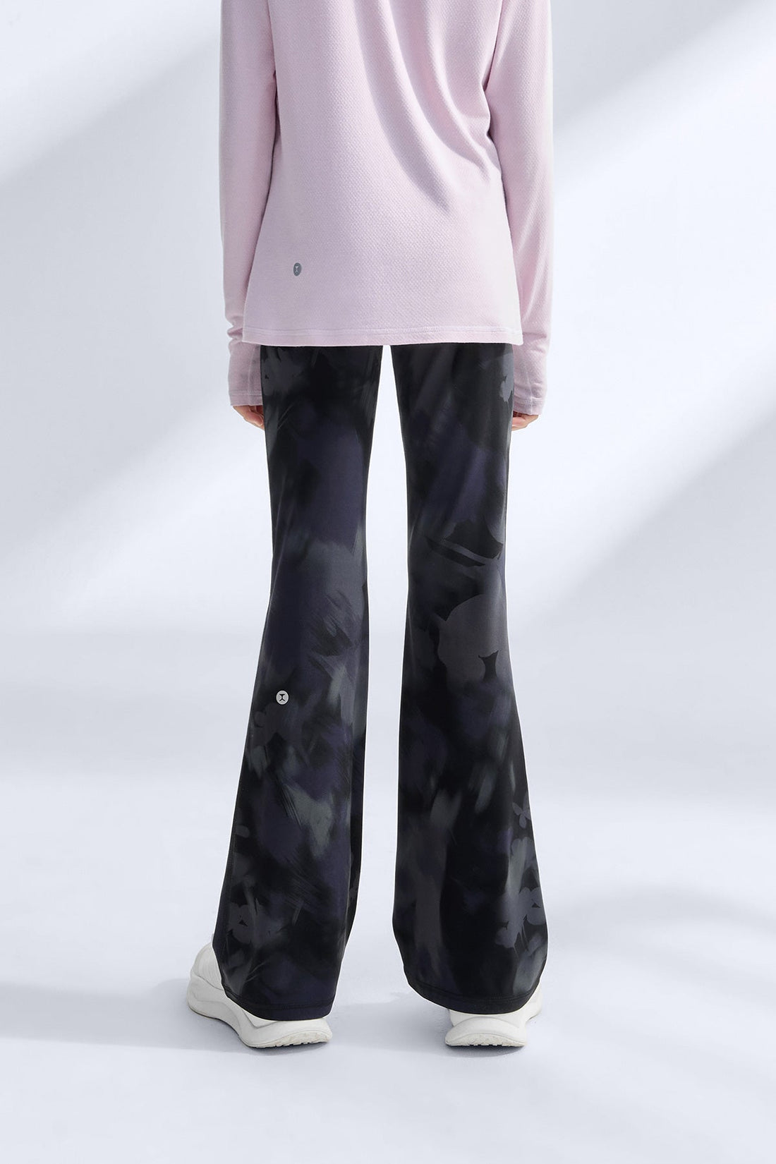 **Bloom Romance Black**